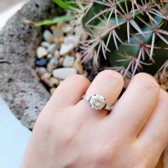 Vintage Sterling Silver 925 CZ Simulated Diamond Engagement Ring, size 6 - Picture 6 of 8